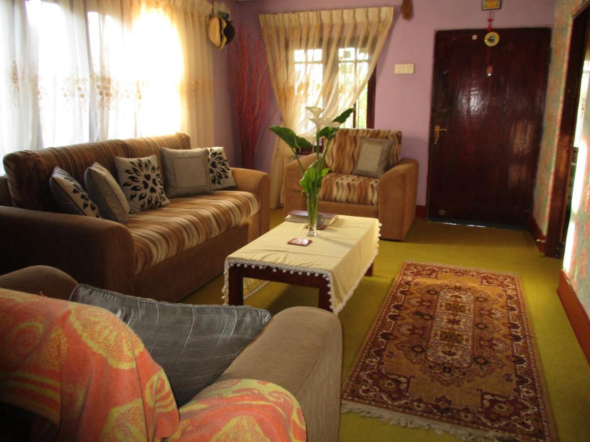 Redwood Homestay Нувара Елия Екстериор снимка