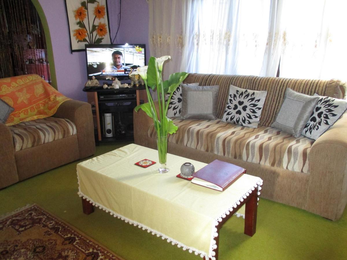 Redwood Homestay Нувара Елия Екстериор снимка